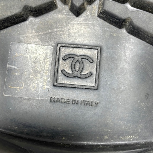 CHANEL BOOTS Black Leather Moto Engineer Italy Interlocking C Burgundy Zip 39.5 - Picture 14 of 16